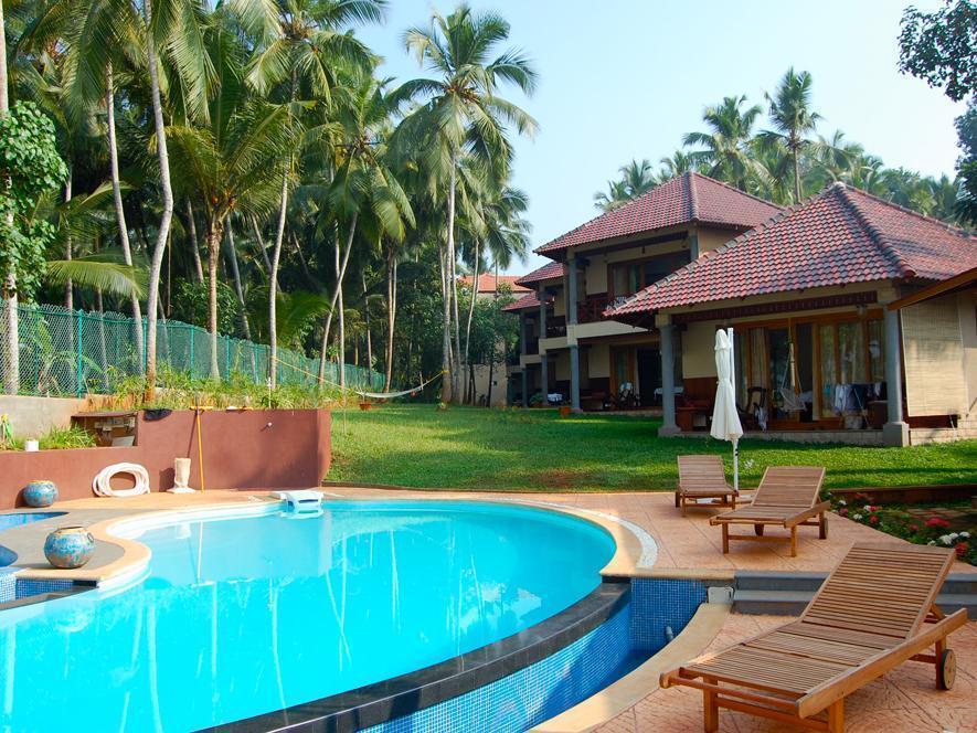 Hotel Ananda Lakshmi Ayurveda Retreat à Chowara Extérieur photo