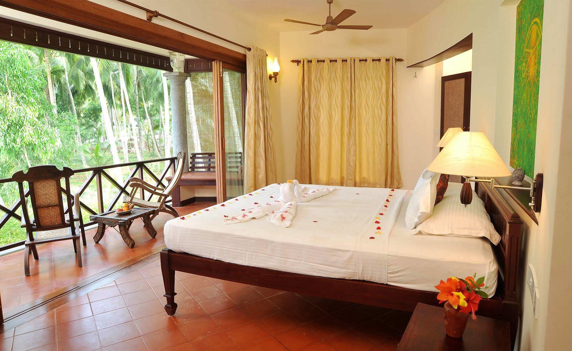 Hotel Ananda Lakshmi Ayurveda Retreat à Chowara Extérieur photo