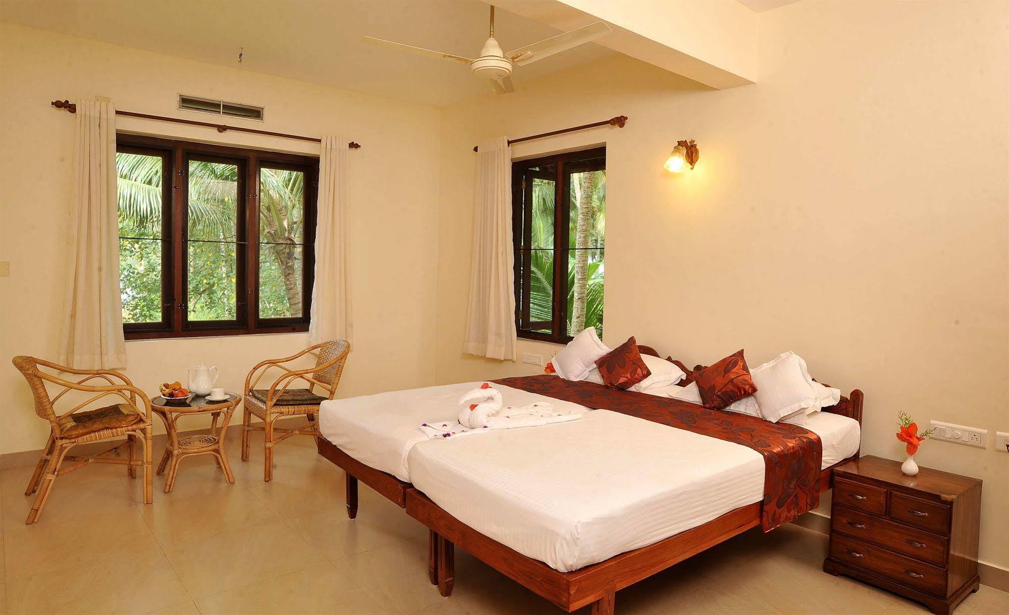 Hotel Ananda Lakshmi Ayurveda Retreat à Chowara Extérieur photo